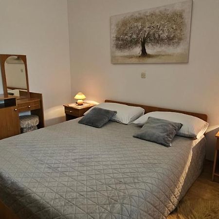 Andela Apartment Pula Eksteriør billede