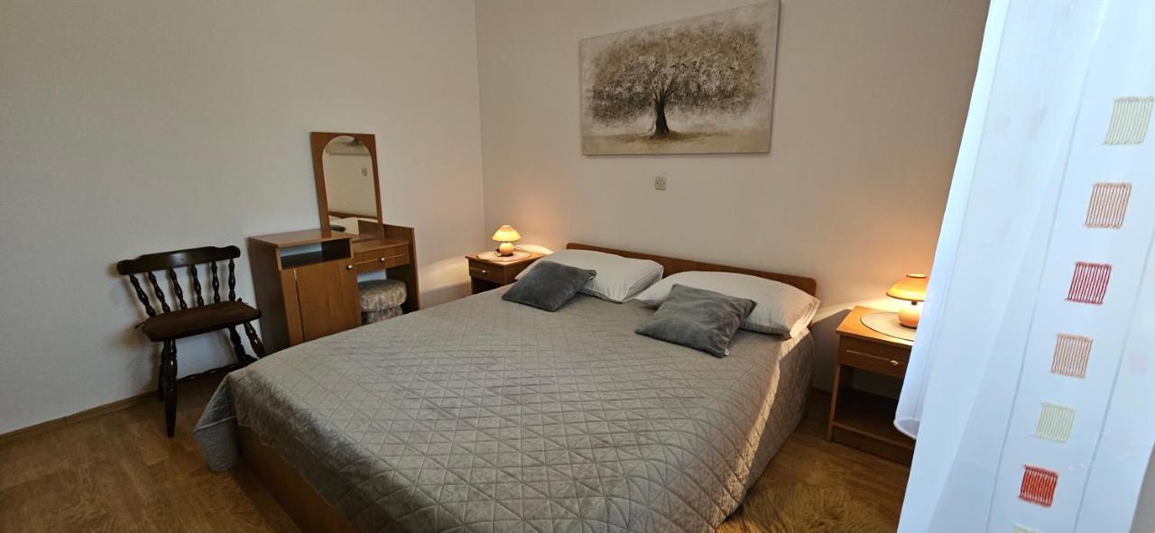 Andela Apartment Pula Eksteriør billede
