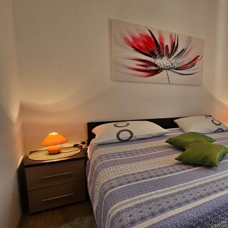 Andela Apartment Pula Eksteriør billede