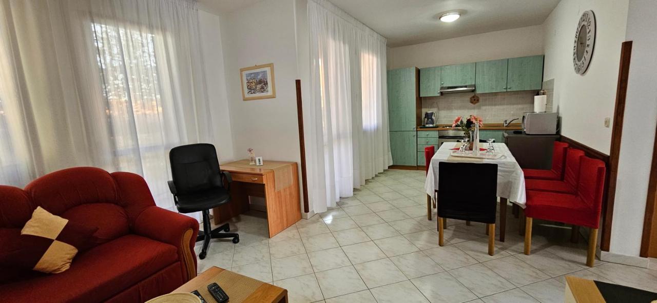 Andela Apartment Pula Eksteriør billede